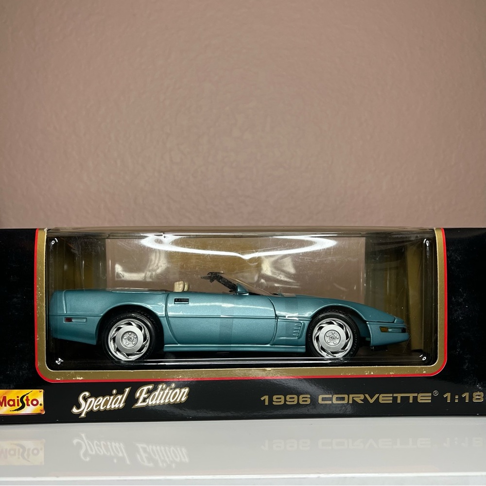 Maisto 1996 Chevrolet Corvette 1:18 Special Edition Green